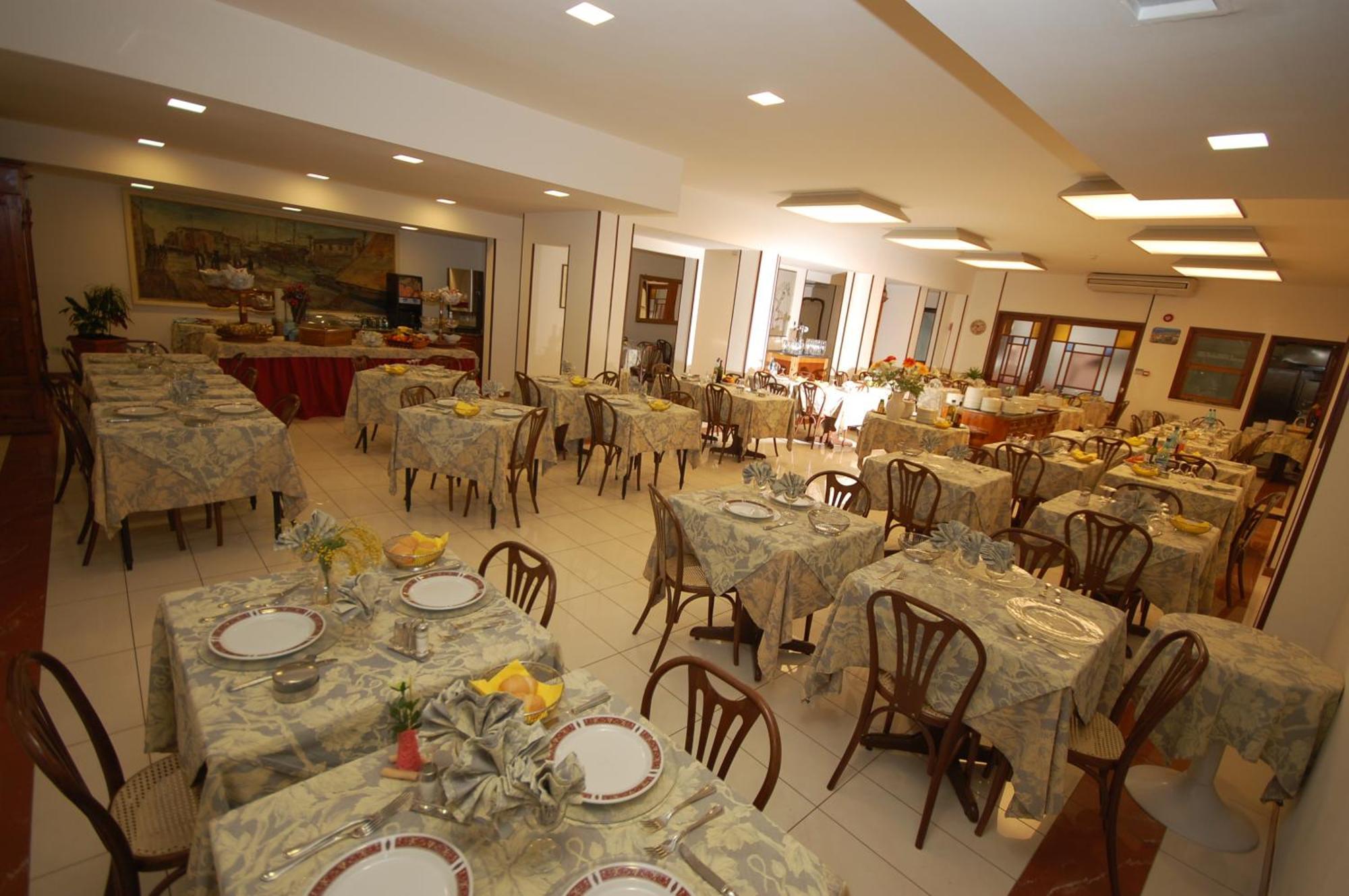 Hotel Bella Riviera Lungomare Viareggio Exterior photo